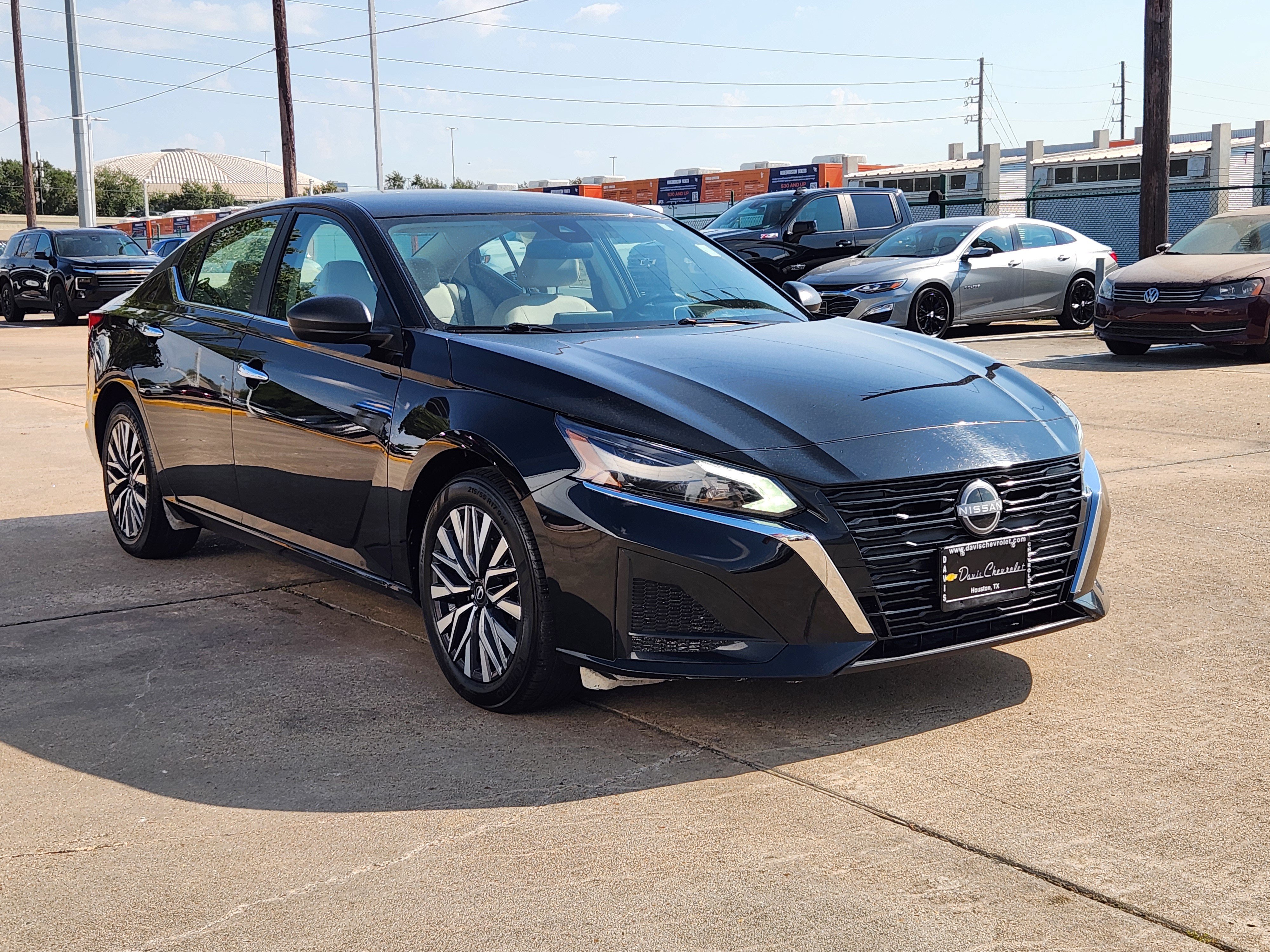 Used 2025 Nissan Altima 2.5 SV FWD image 4