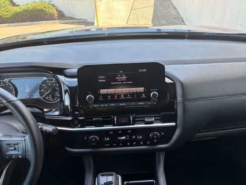 Used 2025 Nissan Pathfinder SV AWD/4WD image 17