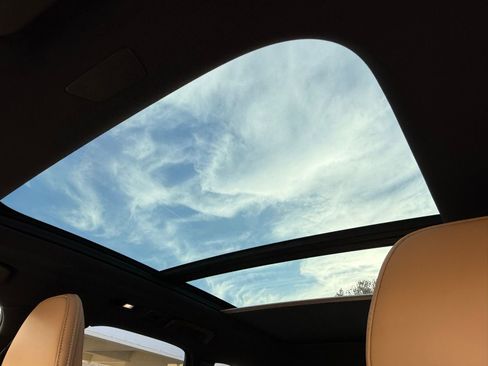 Used 2023 Volvo XC60 T8 Ultimate image 22