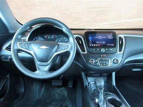 Used 2022 Chevrolet Malibu LT image 17