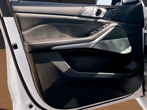 Used 2021 BMW ALPINA XB7 image 34