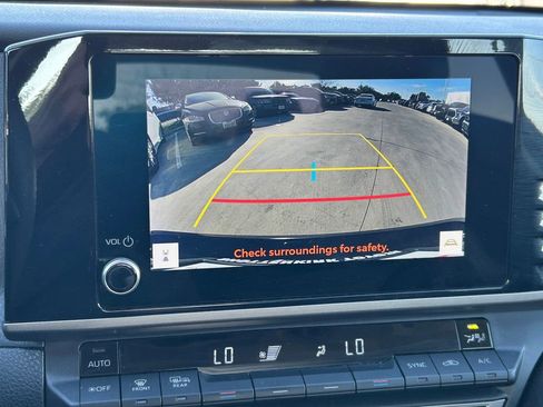 Used 2025 Toyota Camry LE image 31