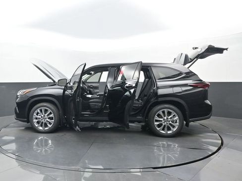 New 2026 Toyota Highlander Limited image 34
