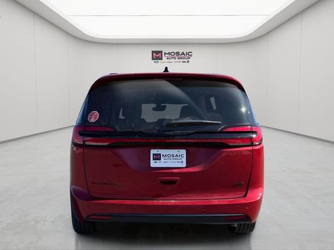 New 2026 Chrysler Pacifica Select AWD/4WD image 4
