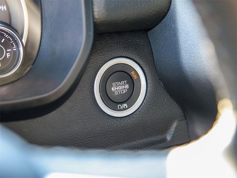 Used 2025 RAM 1500 Laramie image 27