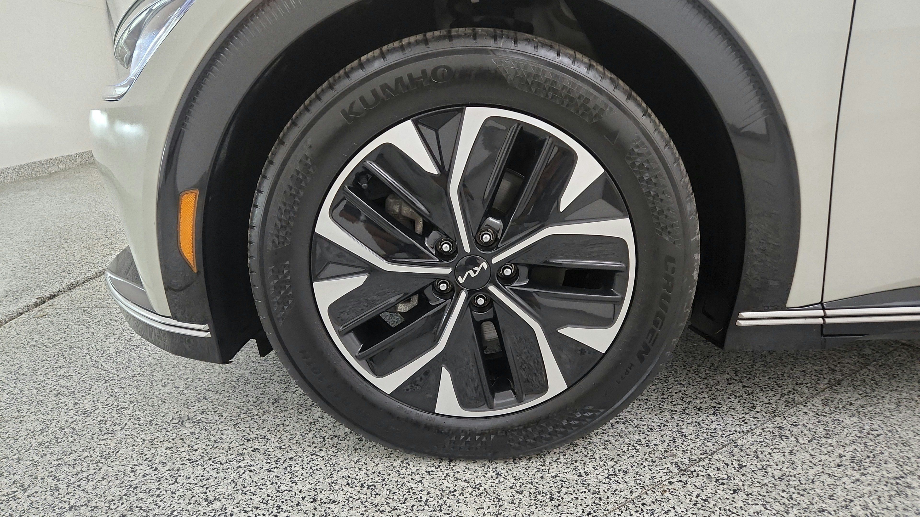 Used 2023 Kia EV6 Wind AWD/4WD image 38
