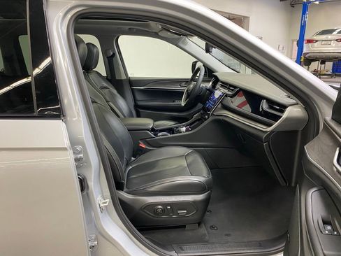 Used 2023 Jeep Grand Cherokee 4WD 4xe image 35