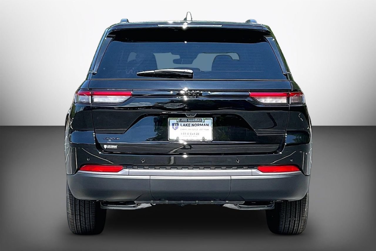 New 2027 Jeep Grand Cherokee Altitude AWD/4WD image 7
