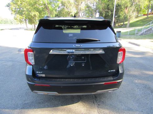 Used 2023 Ford Explorer XLT w/ Equipment Group 202A AWD/4WD image 3