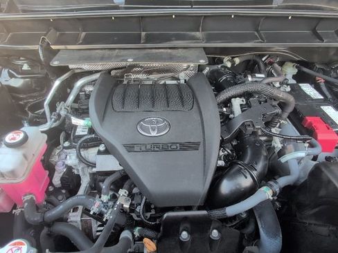 Used 2023 Toyota Highlander XLE image 19