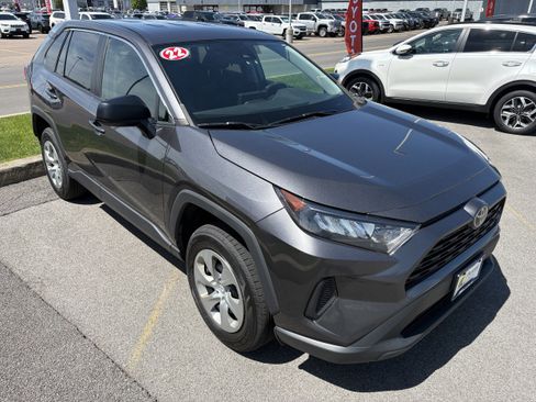Used 2022 Toyota RAV4 LE AWD/4WD image 2