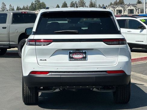 New 2026 Jeep Grand Cherokee Altitude AWD/4WD image 5