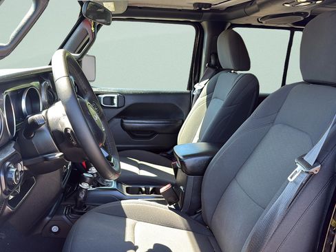 Used 2023 Jeep Gladiator Sport AWD/4WD image 9