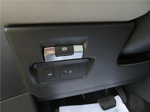 Used 2020 Land Rover Range Rover Evoque SE image 12