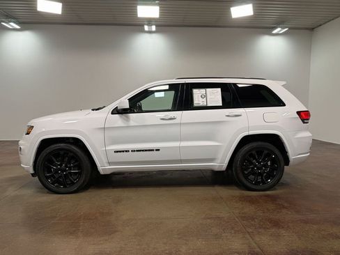 Used 2022 Jeep Grand Cherokee Altitude image 27
