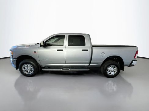 Used 2022 RAM 2500 Tradesman w/ Chrome Appearance Group AWD/4WD image 4
