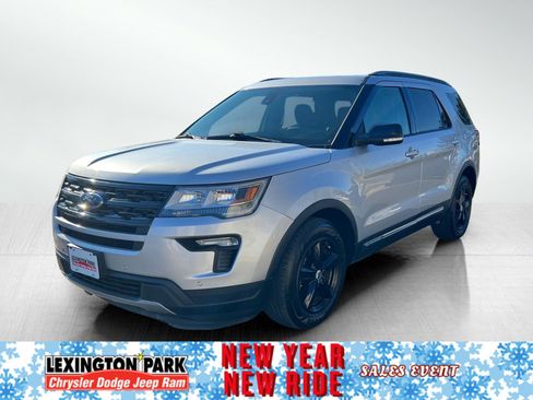 Used 2018 Ford Explorer XLT w/ Equipment Group 202A image 2