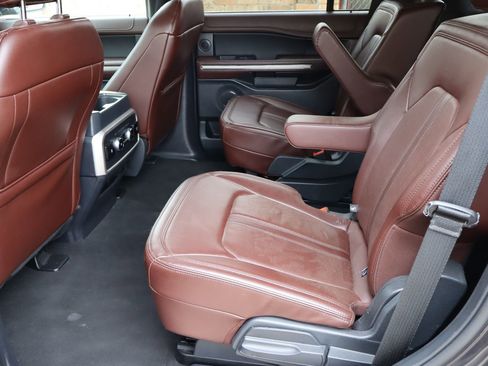 Used 2024 Ford Expedition Limited image 6