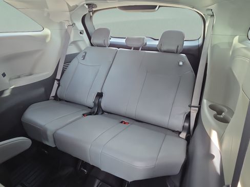 Certified 2024 Toyota Sienna XLE FWD image 14