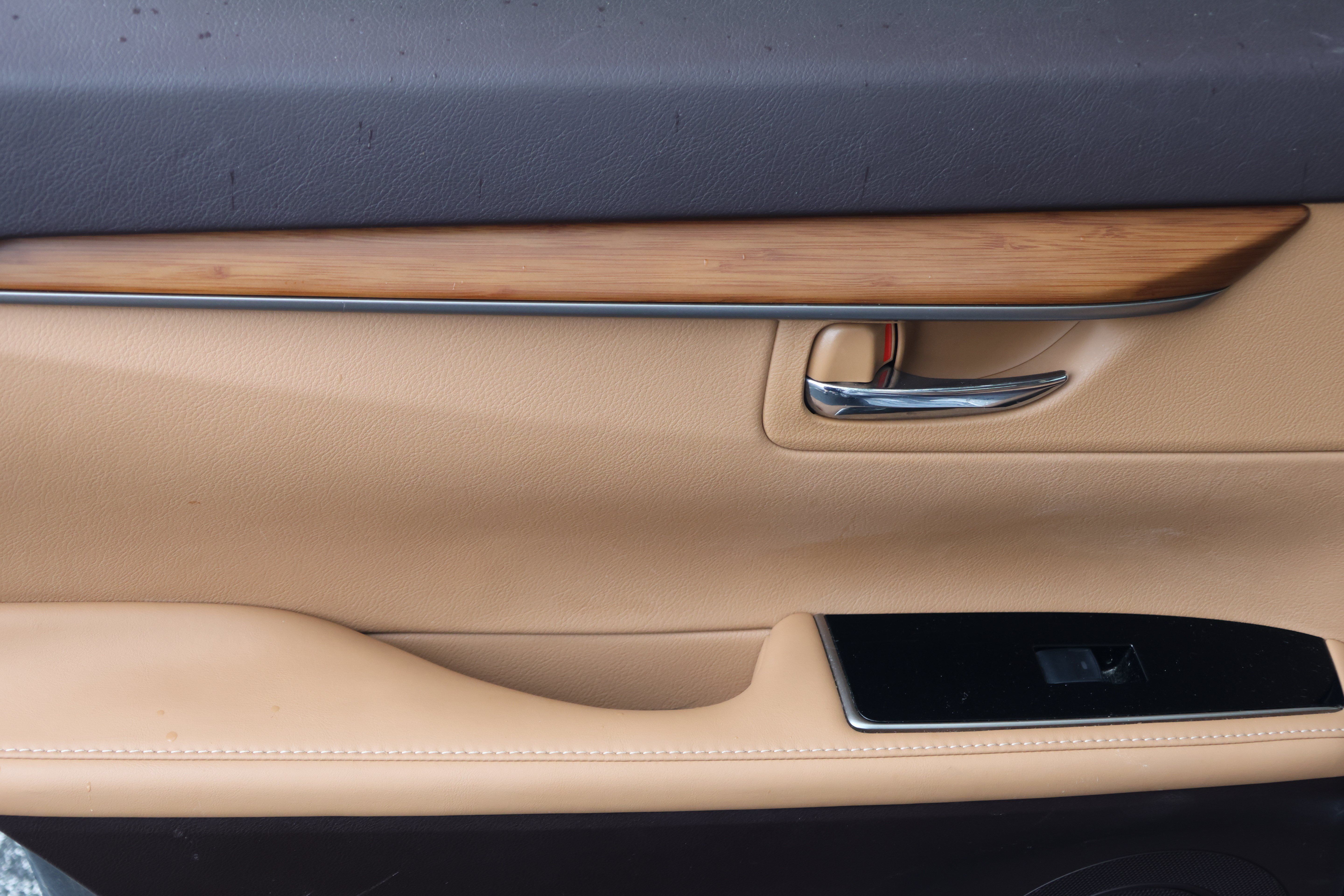 Used 2016 Lexus ES 300h w/ Luxury Package w/Wood Trim FWD image 36