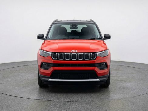 Used 2025 Jeep Compass Limited image 2