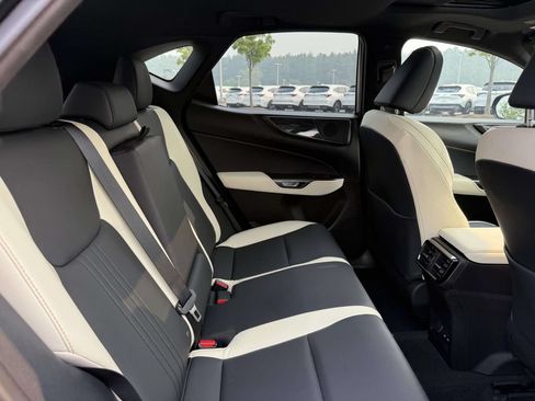 Used 2023 Lexus NX 350 AWD image 16