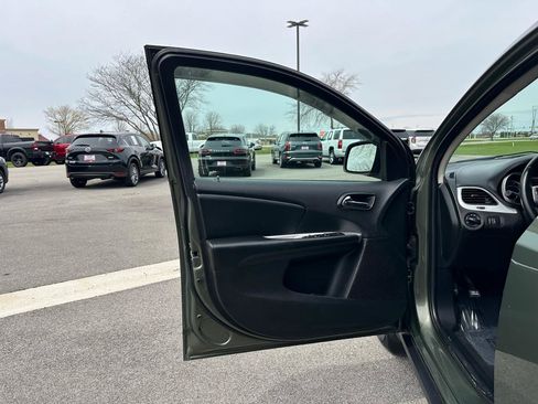 Used 2017 Dodge Journey SE w/ Flexible Seating Group image 11