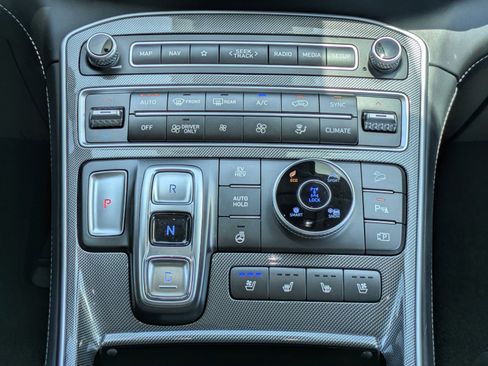 Used 2022 Hyundai Santa Fe Limited AWD/4WD image 17