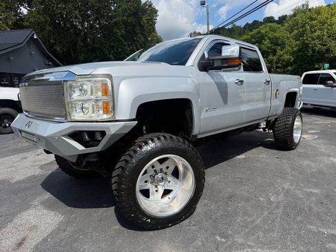 Used 2015 Chevrolet Silverado 2500 LTZ w/ Duramax Plus Package AWD/4WD image 2