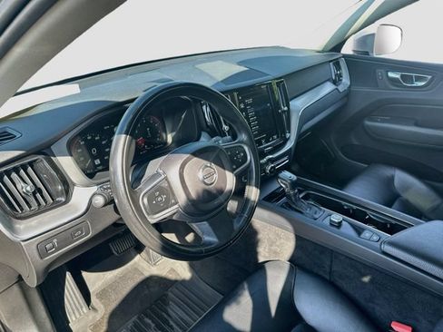Used 2018 Volvo XC60 T5 Momentum w/ Vision Package AWD/4WD image 10