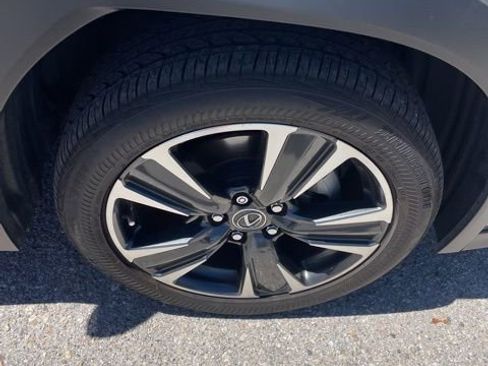 Used 2019 Lexus UX 200 w/ Premium Package image 7