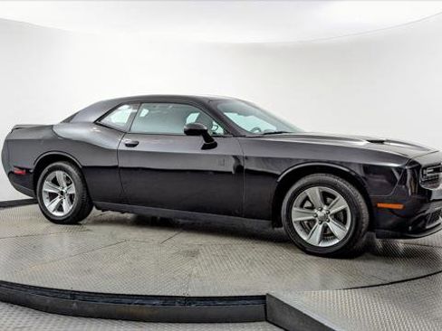 Used 2023 Dodge Challenger SXT image 11