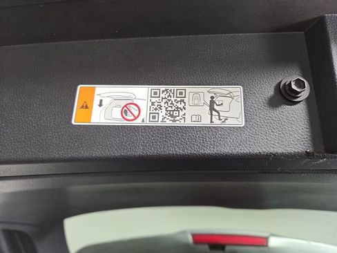 Used 2025 Toyota Highlander XLE AWD/4WD image 34