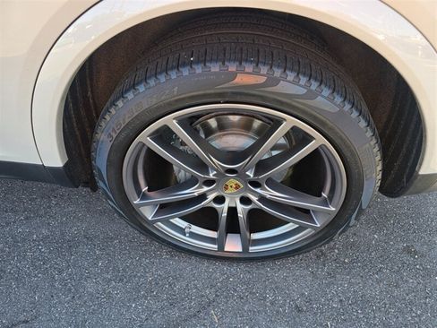 Used 2020 Porsche Cayenne S AWD/4WD image 27