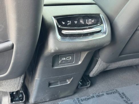 Certified 2023 Cadillac XT6 Premium Luxury FWD image 34