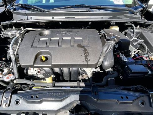 Used 2018 Toyota Corolla LE image 31