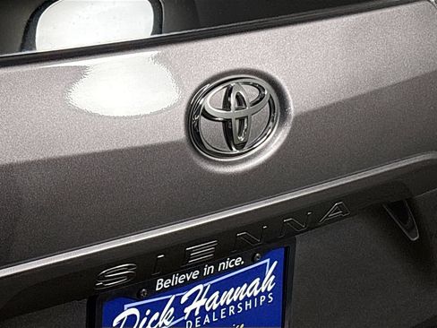 Used 2020 Toyota Sienna SE w/ SE Preferred Package AWD/4WD image 24