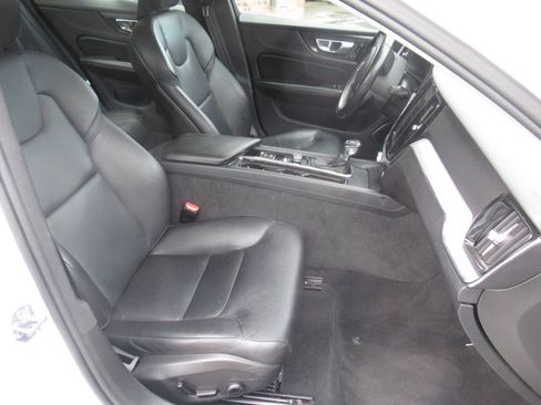 Used 2020 Volvo S60 T6 Momentum w/ Protection Package AWD/4WD image 5
