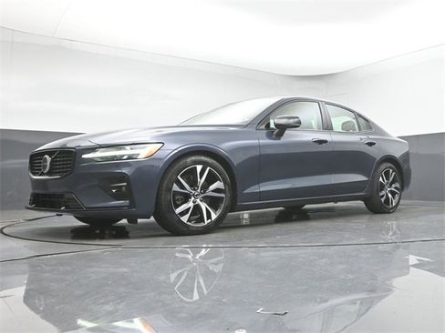 Used 2024 Volvo S60 B5 Core w/ Climate Package image 35