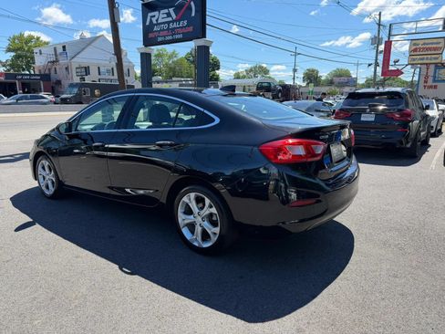 Used 2017 Chevrolet Cruze Premier FWD image 3