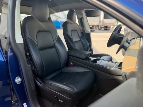 Used 2022 Tesla Model Y Long Range AWD/4WD image 24