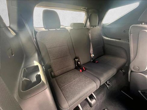 Used 2025 Chevrolet Traverse LT FWD image 30