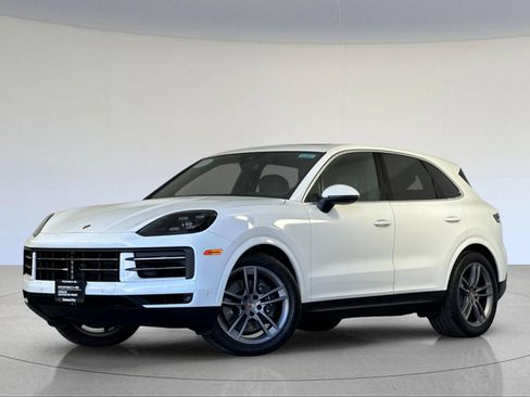 Certified 2025 Porsche Cayenne AWD/4WD image 1