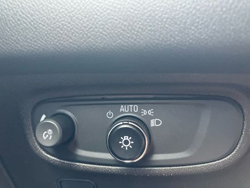 Used 2022 GMC Terrain SLE w/ Driver Convenience Package FWD image 12