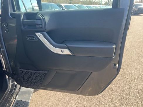 Used 2016 Jeep Wrangler Unlimited Sahara image 25