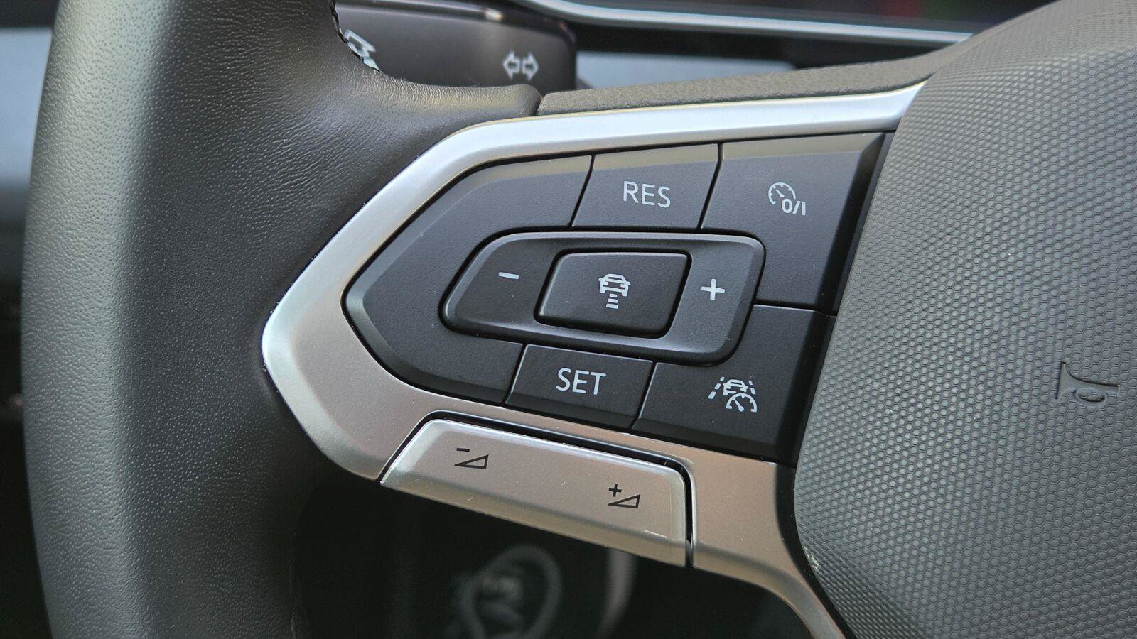 Certified 2026 Volkswagen Jetta SE FWD image 25