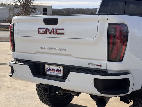 Used 2024 GMC Sierra 2500 AT4 w/ AT4 Premium Plus Package AWD/4WD image 6