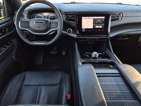 Used 2024 Jeep Wagoneer Series II w/ Flexible Seating Group AWD/4WD image 19
