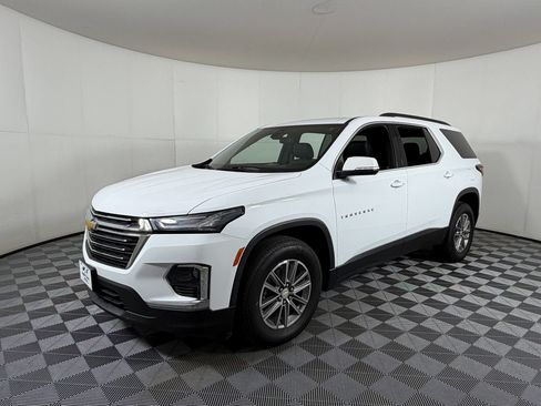 Used 2023 Chevrolet Traverse LT FWD image 2
