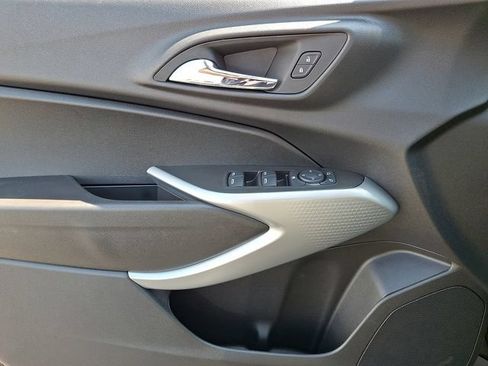 New 2026 Chevrolet Trax LS w/ LS Convenience Package FWD image 9